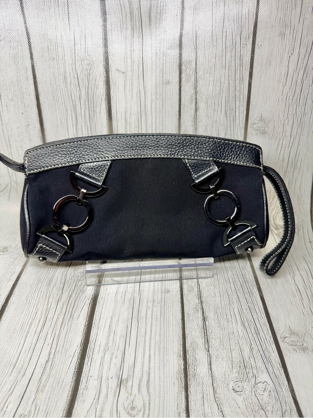 PRE LOVED Adrienne Vittadini Womens Faux Leather Chained Zipped Wristlet
Handbag